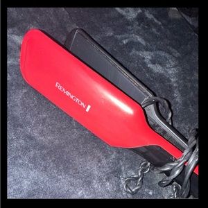 REMINGTON HAIR STRAIGHTENER